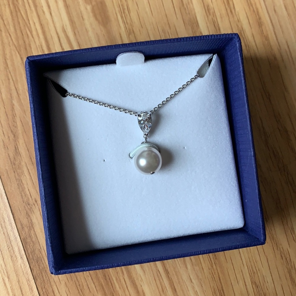 NIB Swarovski pear shaped crystal and pearl pendant necklace